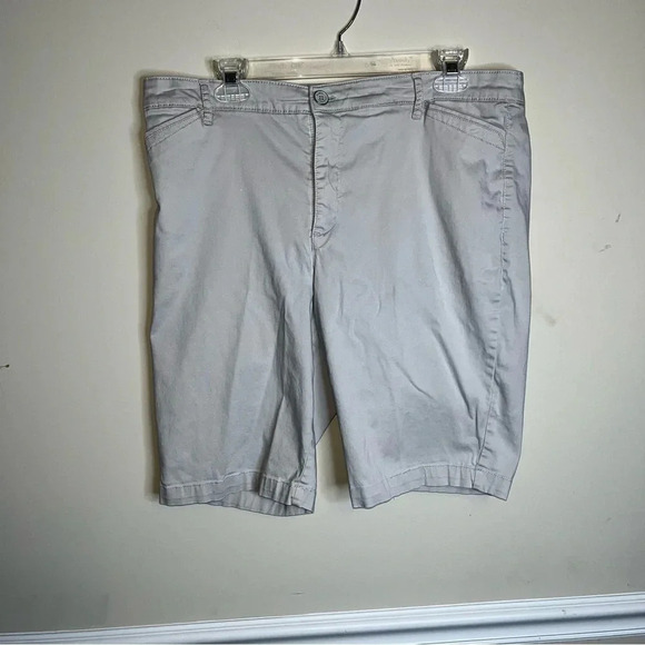 GLORIA VANDERBILT SHORTS - Picture 1 of 6